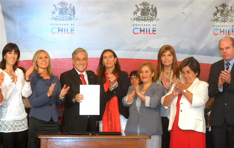 Presidente Piñera Y Ministra Schmidt Promulgan Ley De Femicidio