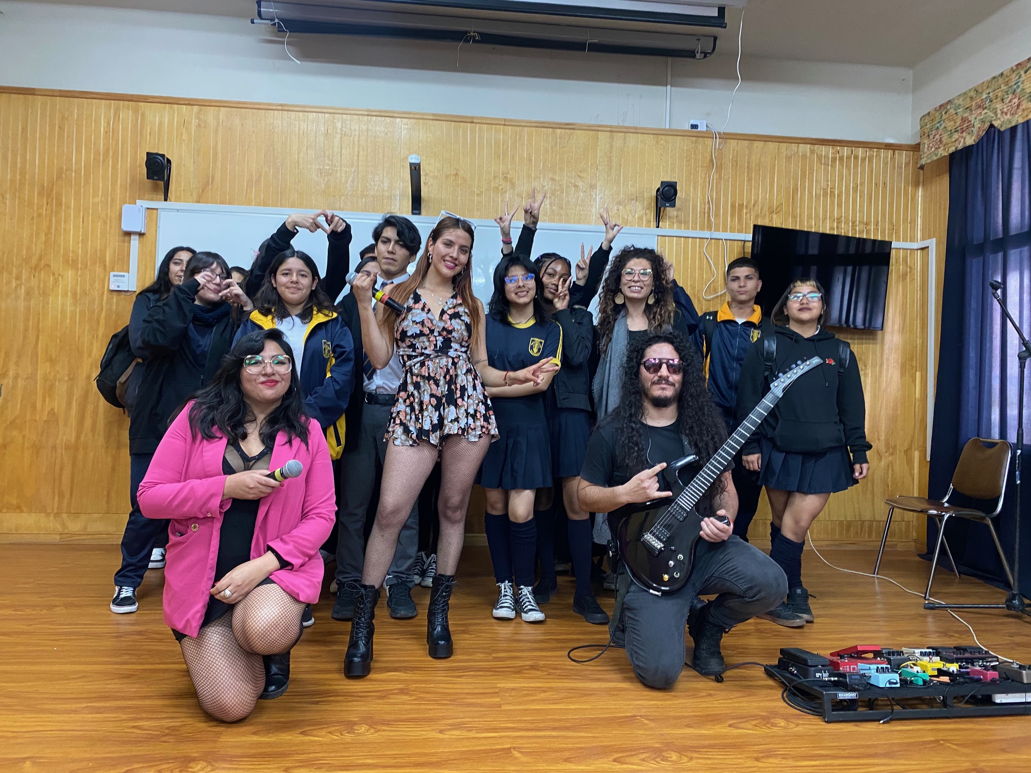 Con estudiantes del liceo Marta Narea Díaz y cantante urbana Effy Flo comenzó en Antofagasta Programa de Apreciación de la Música Nacional