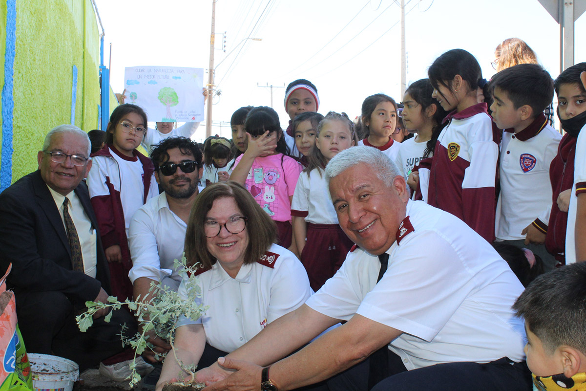 CChC Calama por medio de la Comisión de Urbanismo realizó hermoso proyecto educativo de plantación de arbustos en Colegio Catherine Booth
