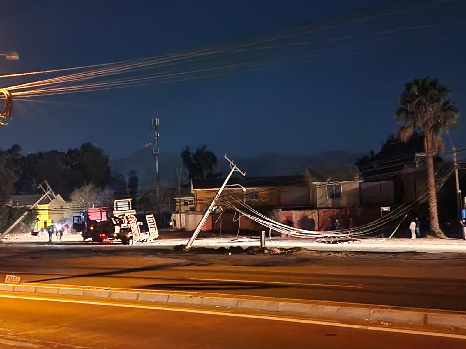 CGE reporta casi 2.000 accidentes y 1,6 millones de clientes sin luz por postes chocados