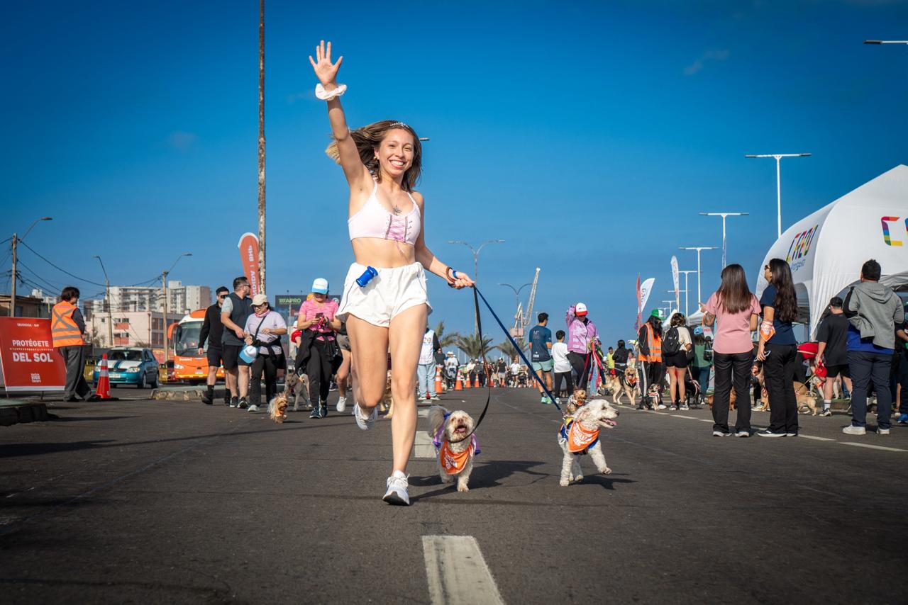 Más de mil antofagastinos y sus mascotas dieron vida a multitudinaria Corrida Familiar Perruna